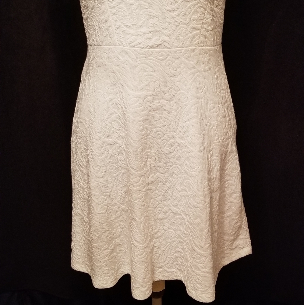 Dress - Picture 3 of 4